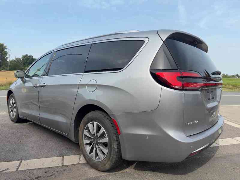  Chrysler Pacifica 3,6 Hybrid PlugIn Limited 2021 - foto 3