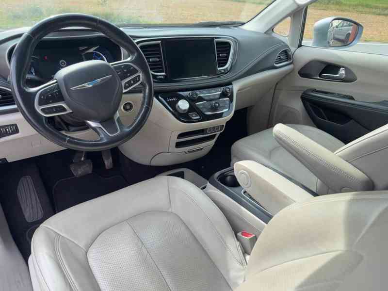  Chrysler Pacifica 3,6 Hybrid PlugIn Limited 2021 - foto 14