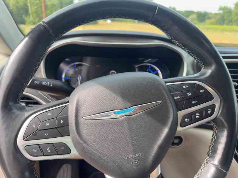  Chrysler Pacifica 3,6 Hybrid PlugIn Limited 2021 - foto 19