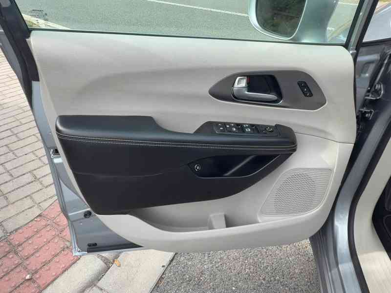 Chrysler Pacifica 3,6 Hybrid PlugIn Limited 2021 - foto 15