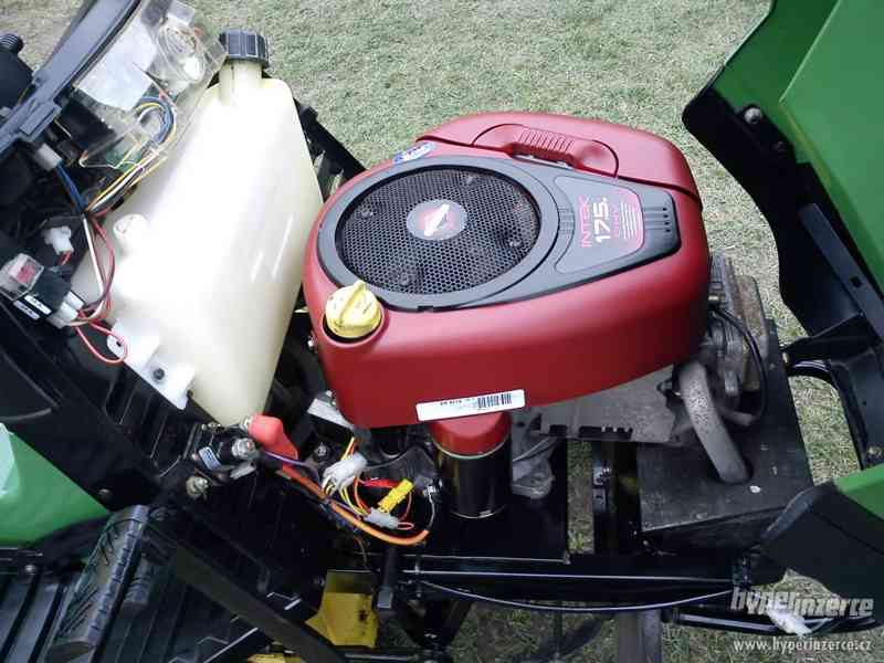Zahradní traktor John Deere LR175 - foto 5