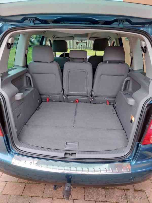 Volkswagen Touran 2,0   Sedmimístný +Tažné zařízení - foto 11