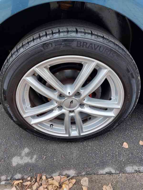 Volkswagen Touran 2,0   Sedmimístný +Tažné zařízení - foto 8