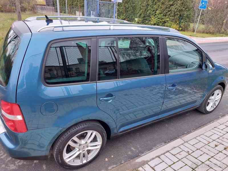 Volkswagen Touran 2,0   Sedmimístný +Tažné zařízení - foto 5