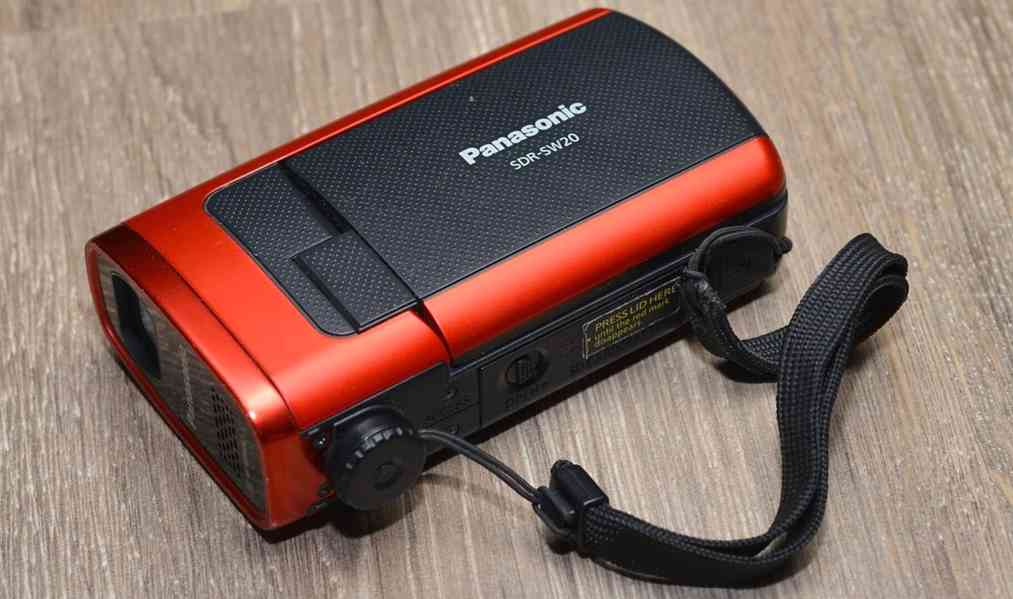 Panasonic SDR-SW20 RED *vodotěsná do 1,5 m - foto 3