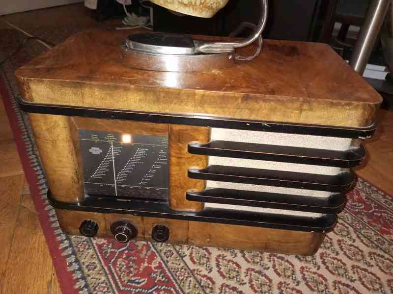 Prodám funkčné elektronkové starožitné rádio MIKROFONA - foto 1