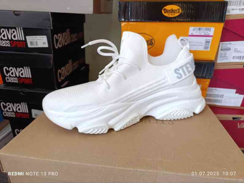 Stýlové bíle tenisky značky Steve Madden vel.42