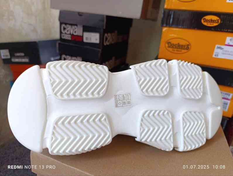 Stýlové bíle tenisky značky Steve Madden vel.42 - foto 4