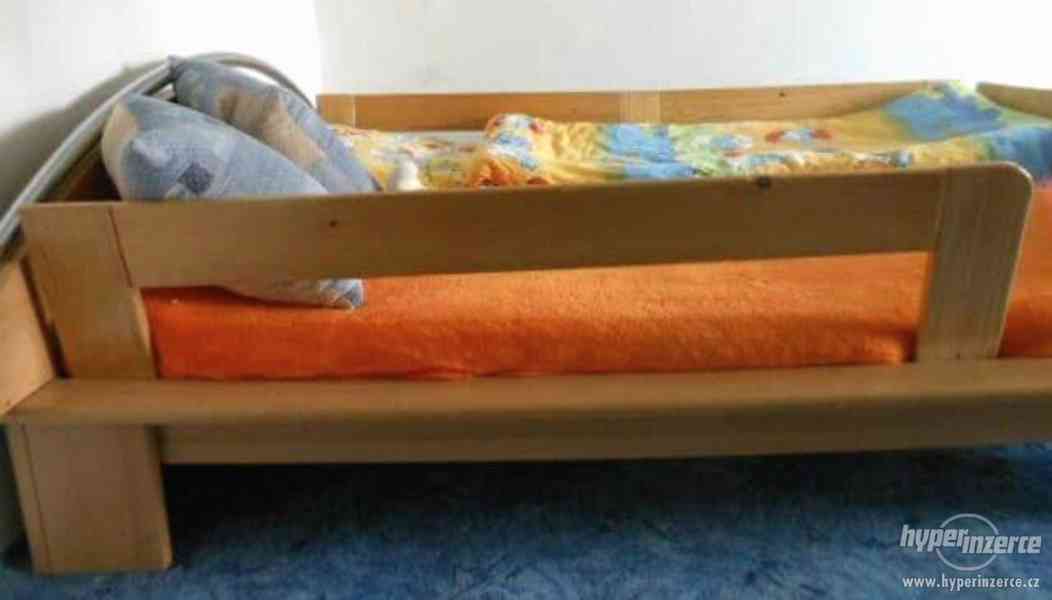 Manželská postel 140x200+matrace+rošt+stolek. Možno pro dítě - foto 9