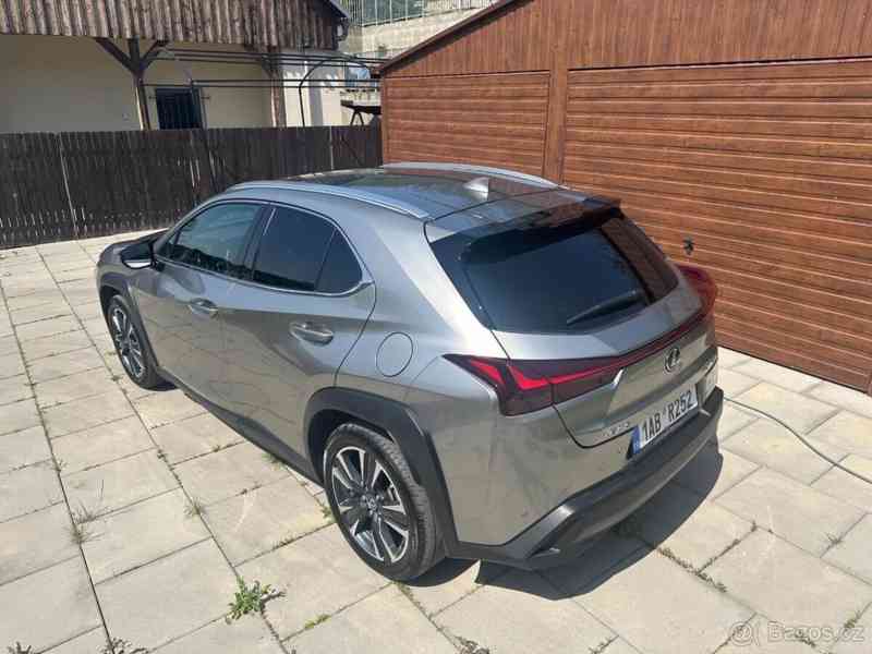 Lexus UX 250h 2,0   UX - foto 6