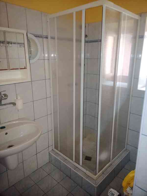 Prodám dvougenerační  castecne rekonstruovany  dům  - foto 14