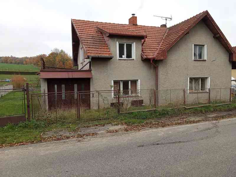 Prodám dvougenerační  castecne rekonstruovany  dům  - foto 9