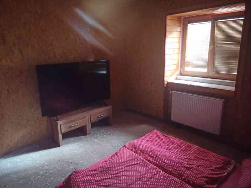 Prodám dvougenerační  castecne rekonstruovany  dům  - foto 16