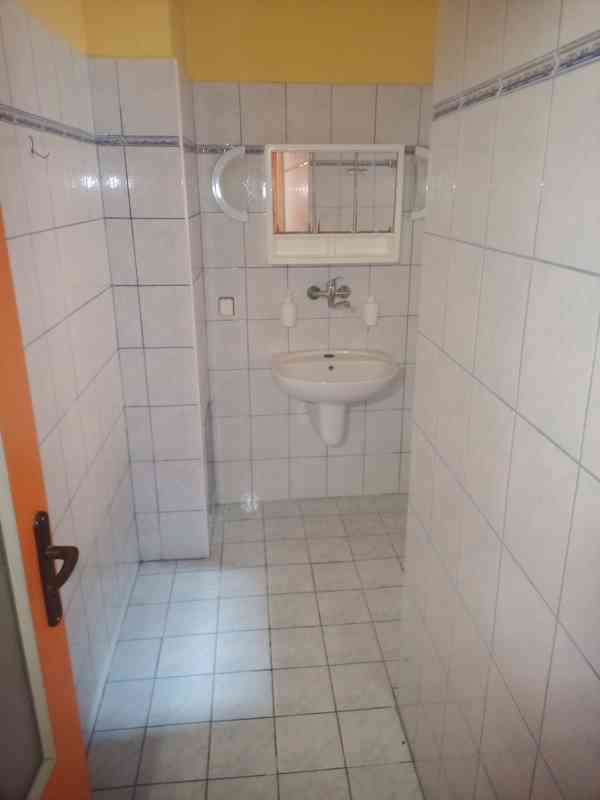 Prodám dvougenerační  castecne rekonstruovany  dům  - foto 13