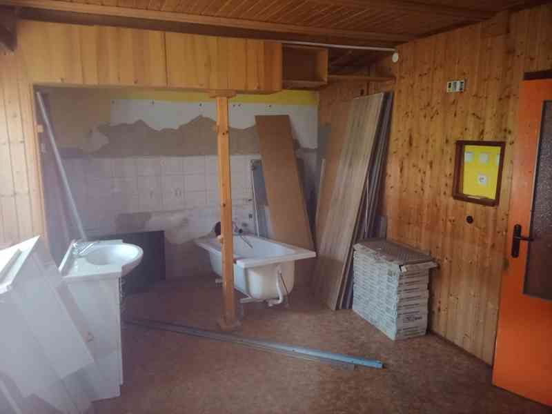 Prodám dvougenerační  castecne rekonstruovany  dům  - foto 12