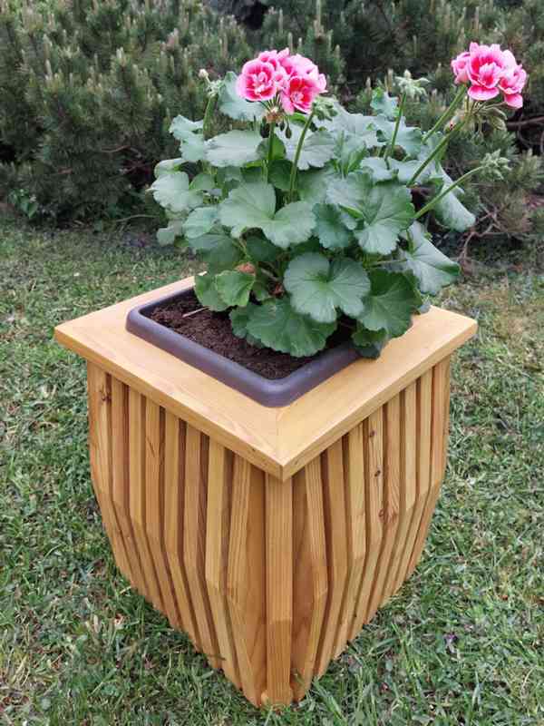 Dřevěný obal na hranaté květináče, modřínový - foto 3