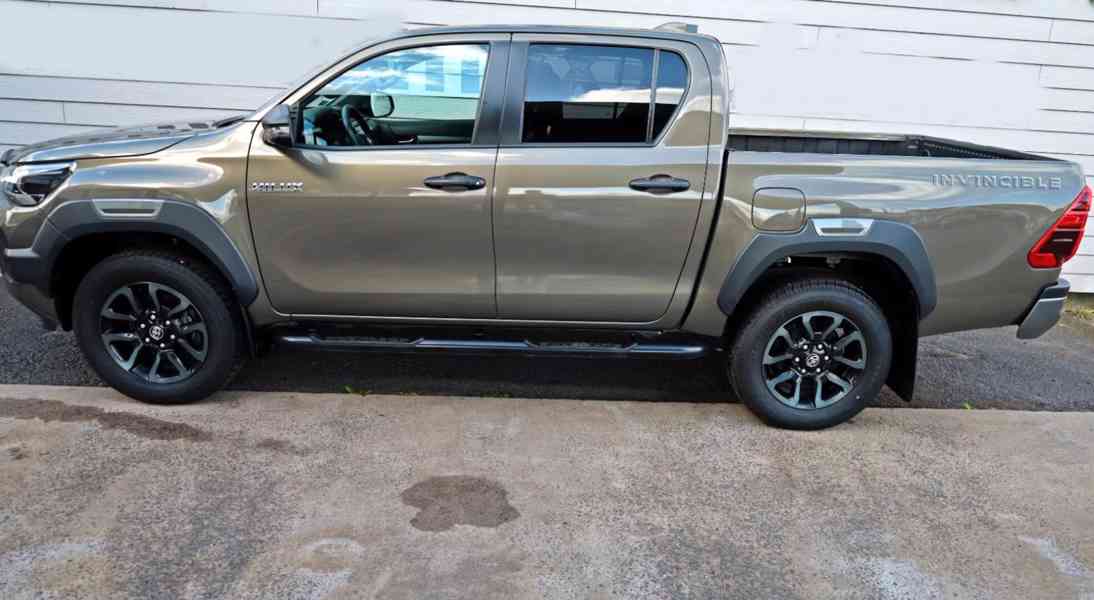 Toyota Hilux 2.8 D-4D 4x4 Invincible 150kw - foto 14