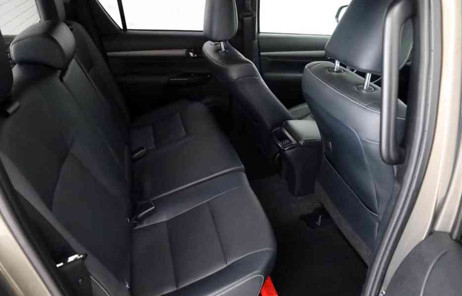 Toyota Hilux 2.8 D-4D 4x4 Invincible 150kw - foto 7