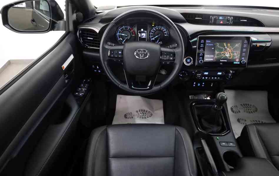 Toyota Hilux 2.8 D-4D 4x4 Invincible 150kw - foto 17