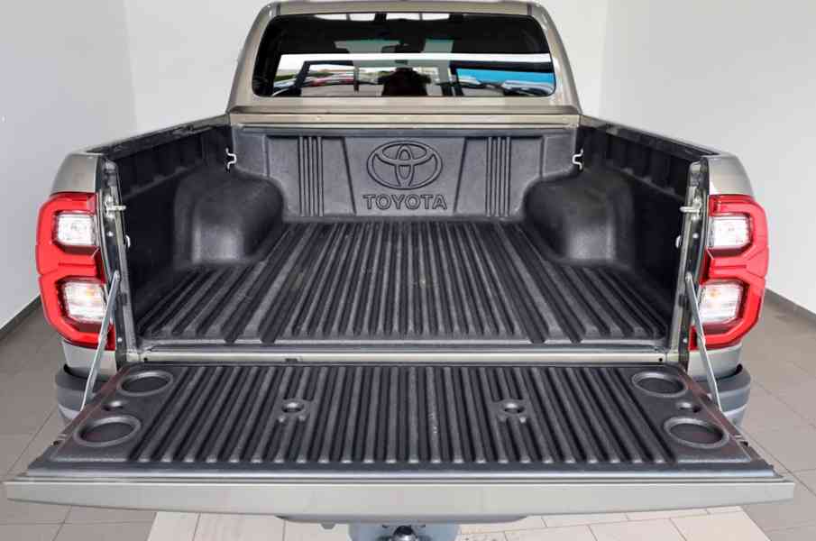 Toyota Hilux 2.8 D-4D 4x4 Invincible 150kw - foto 29