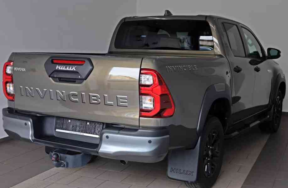 Toyota Hilux 2.8 D-4D 4x4 Invincible 150kw - foto 3