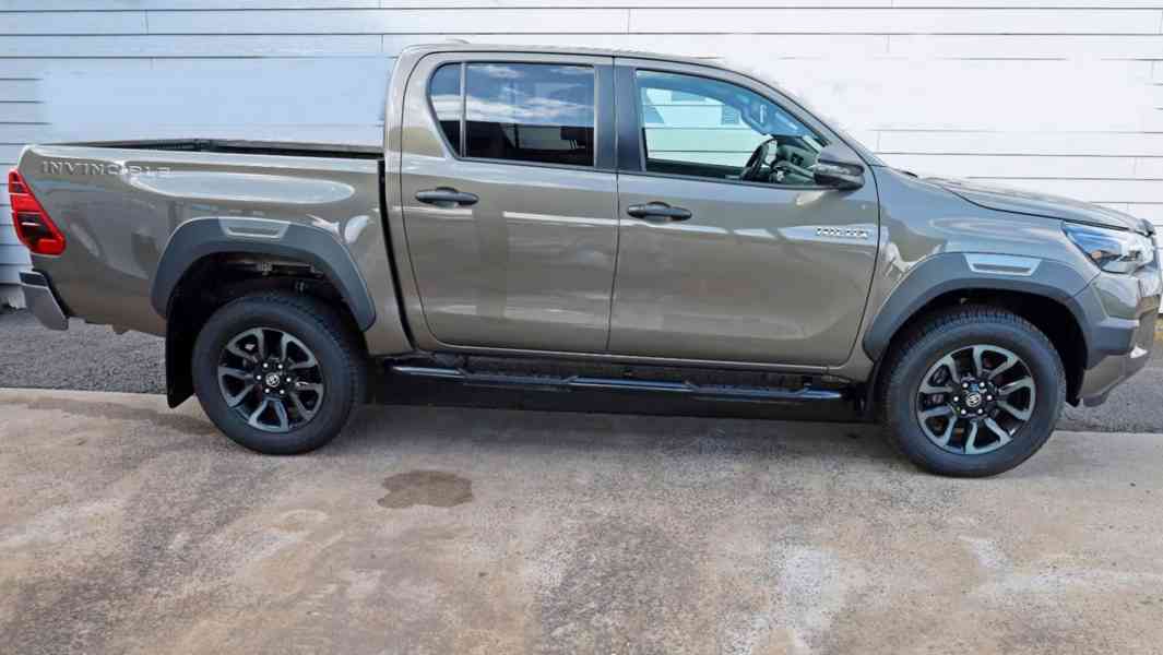 Toyota Hilux 2.8 D-4D 4x4 Invincible 150kw - foto 16