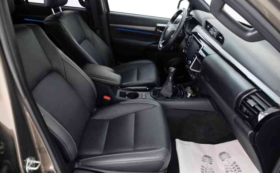 Toyota Hilux 2.8 D-4D 4x4 Invincible 150kw - foto 5