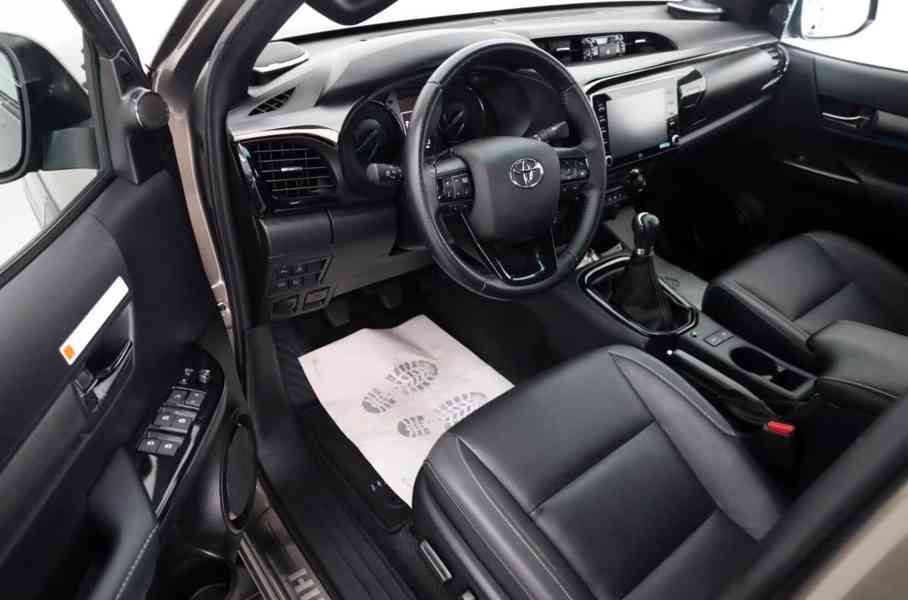 Toyota Hilux 2.8 D-4D 4x4 Invincible 150kw - foto 9
