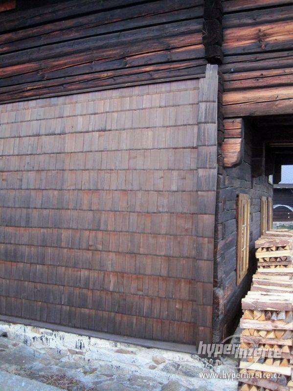 Dřevěný šindel, štípaný smrk, obklad stěn, zateplení - foto 8