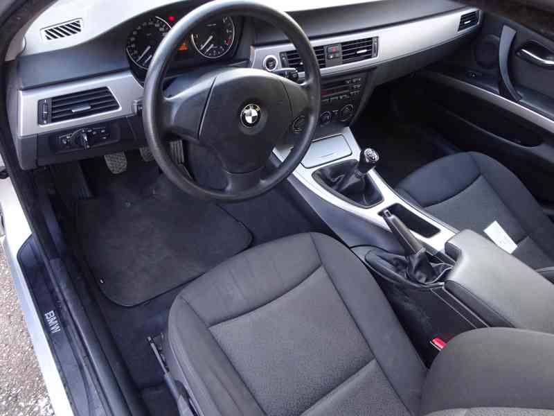 BMW 320i r.v.2005 (110 kw) - foto 5