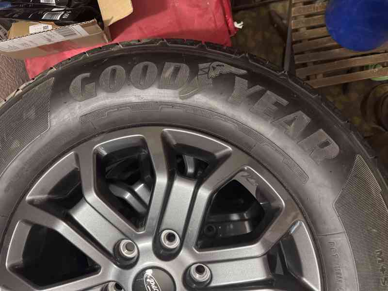 nové pneumatiky + elektrony - foto 4