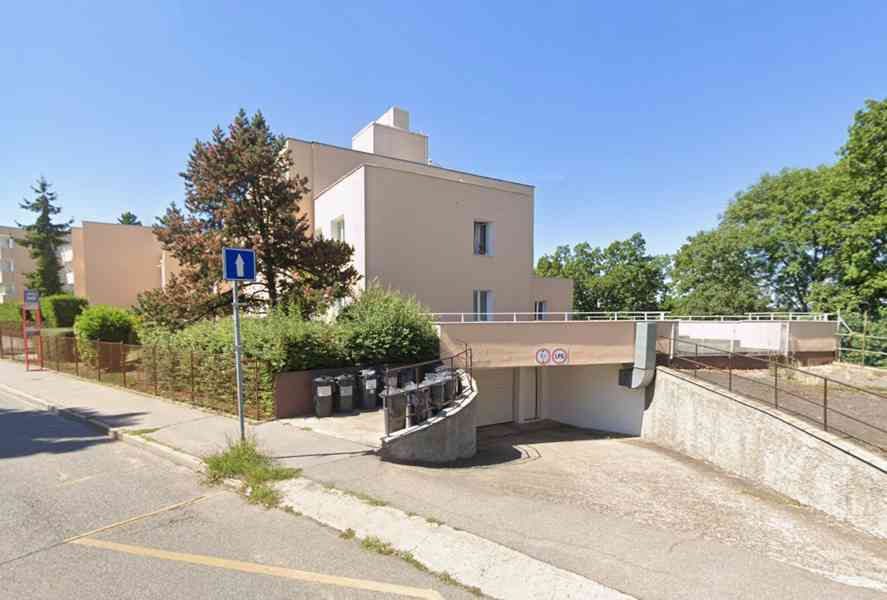 Pronajmu garážové stání v Praze-5 na Barrandově - foto 2