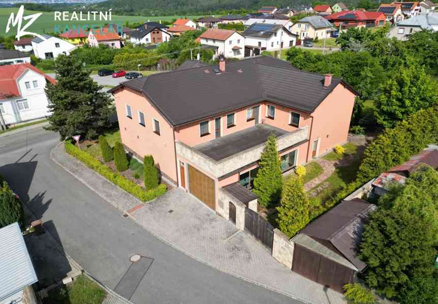 Prodej vícegeneračního domu 437 m², pozemek 1384 m² - foto 2