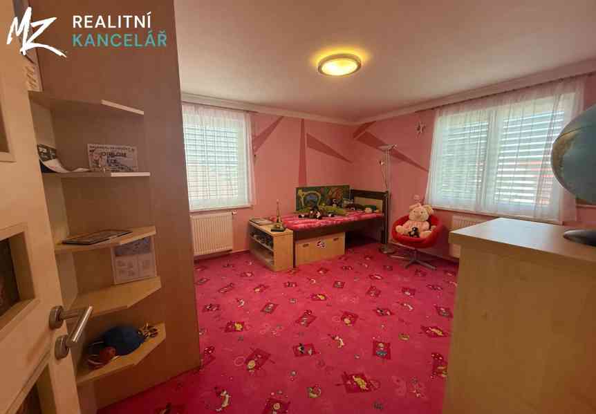 Prodej vícegeneračního domu 437 m², pozemek 1384 m² - foto 13