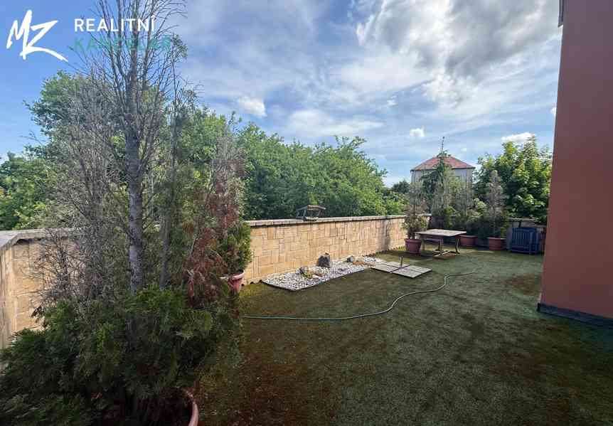 Prodej vícegeneračního domu 437 m², pozemek 1384 m² - foto 9