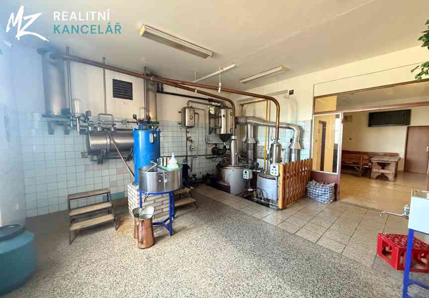 Prodej vícegeneračního domu 437 m², pozemek 1384 m² - foto 28