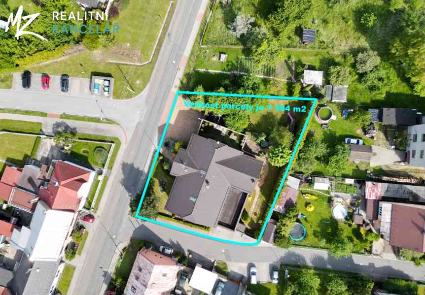 Prodej vícegeneračního domu 437 m², pozemek 1384 m² - foto 3