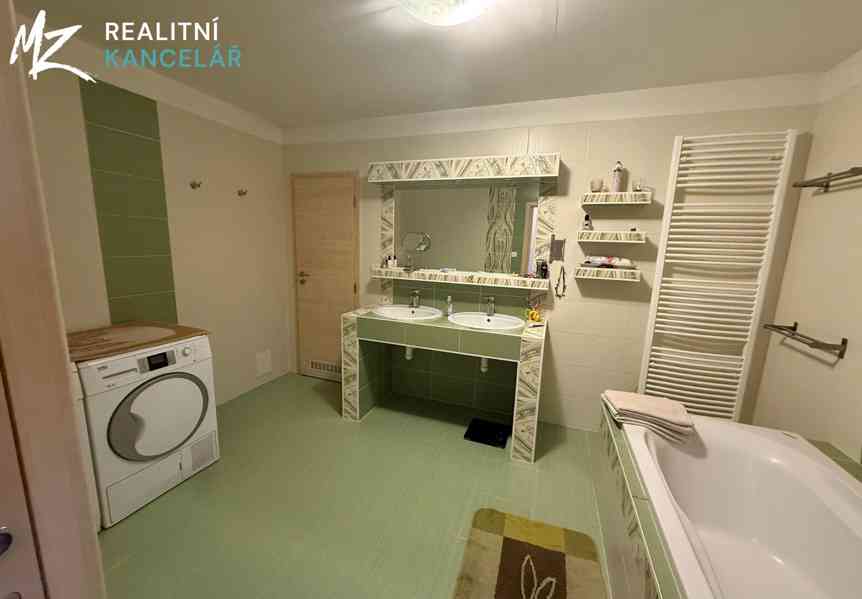 Prodej vícegeneračního domu 437 m², pozemek 1384 m² - foto 11