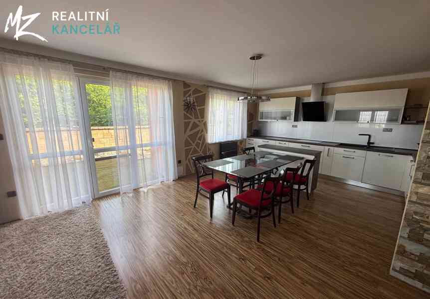Prodej vícegeneračního domu 437 m², pozemek 1384 m² - foto 7
