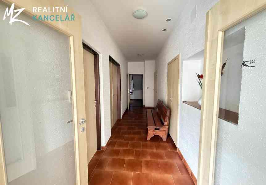 Prodej vícegeneračního domu 437 m², pozemek 1384 m² - foto 26