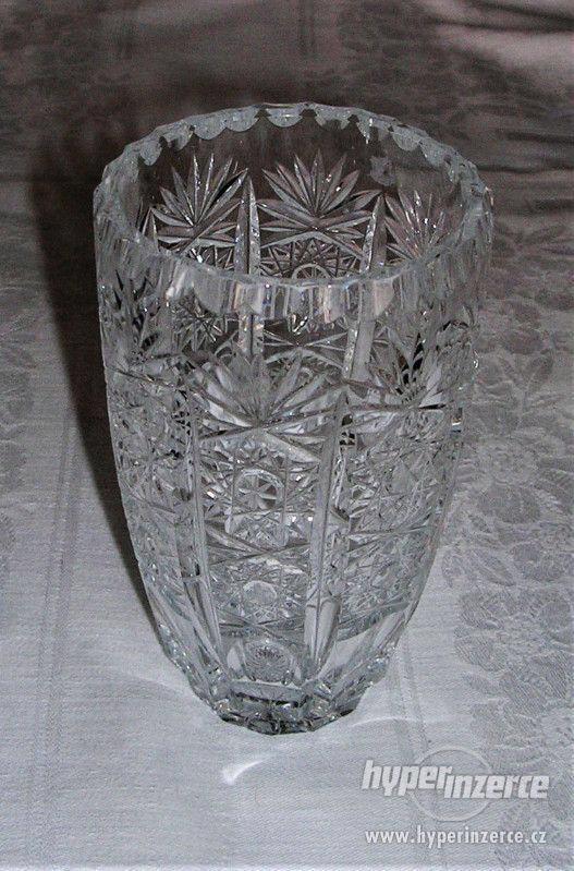 ručně broušená skleněná váza z českého křišťálu - foto 1