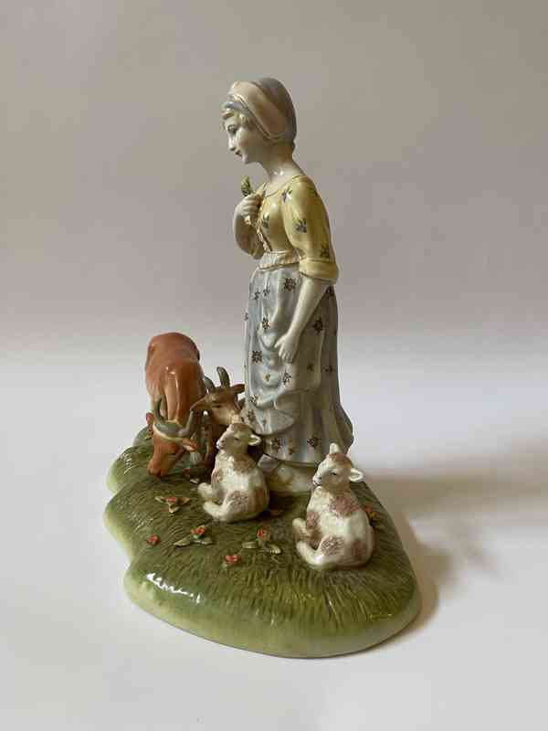 Porcelánová figurální socha - kravička ovečka - foto 4