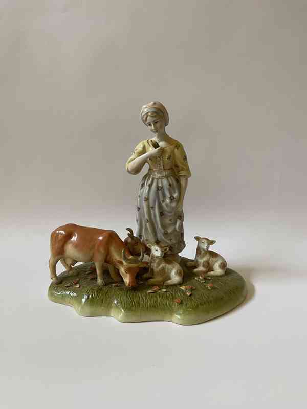 Porcelánová figurální socha - kravička ovečka - foto 1