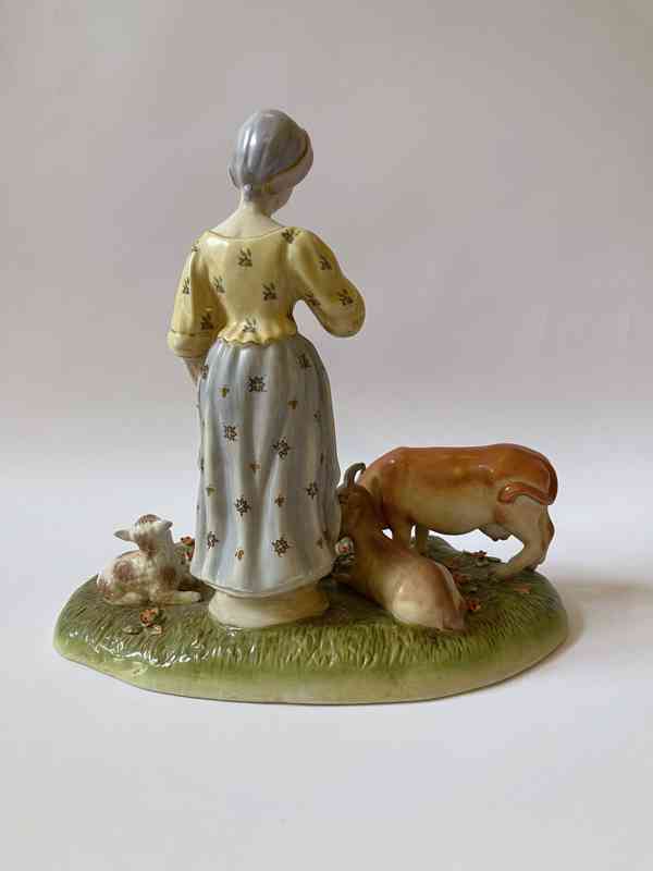 Porcelánová figurální socha - kravička ovečka - foto 3