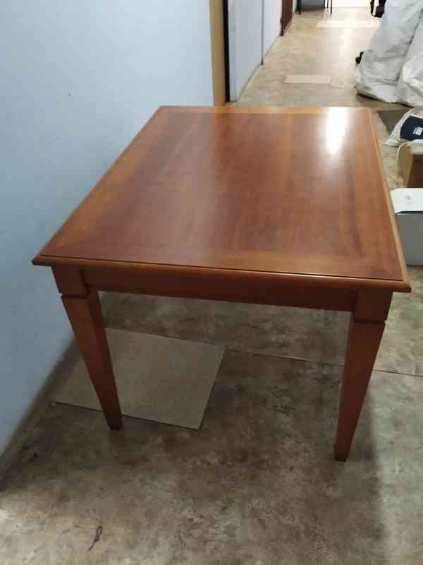 Hnědý jídelní stůl - foto 2