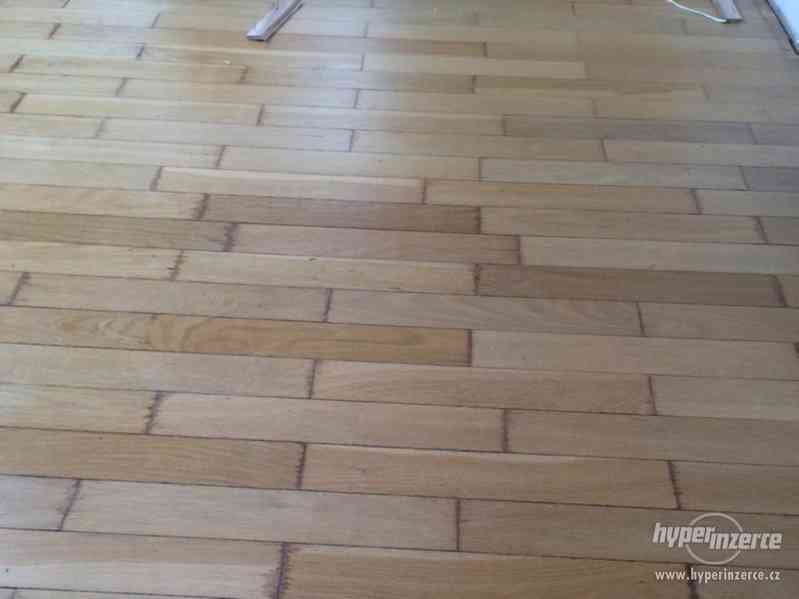 Pokládka a údržba dřevěných podlah a parket - foto 1