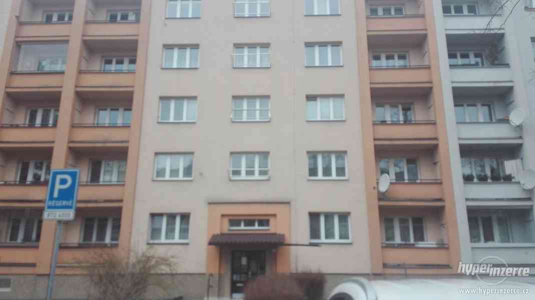 Prodám dr. byt 2+1 s lodžií v Ostravě Porubě u Vozovny. - foto 1