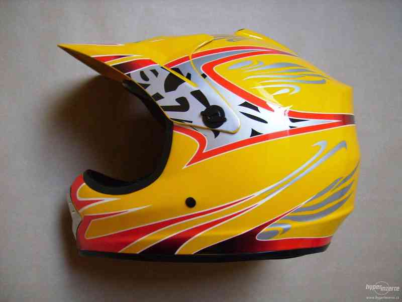 Moto helmy moto přilby cestovní i krosové nové zabalené - foto 2
