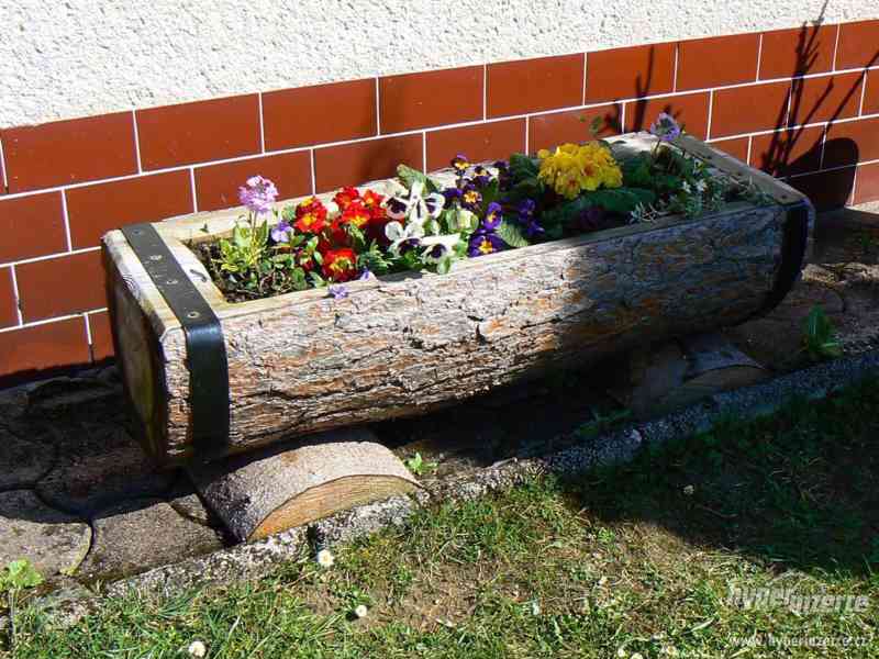 dřevěná koryta (květinové truhlíky), kolostavy. - foto 3
