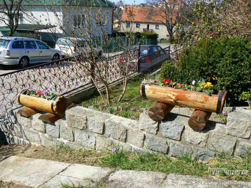 dřevěná koryta (květinové truhlíky), kolostavy. - foto 5